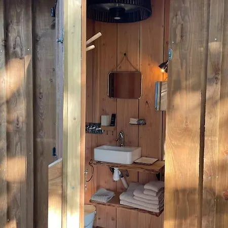 Luxury tent Dome Insolite Cedre Jacuzzi Et Petits Dejeuners Inclus Lagraulet-du-Gers